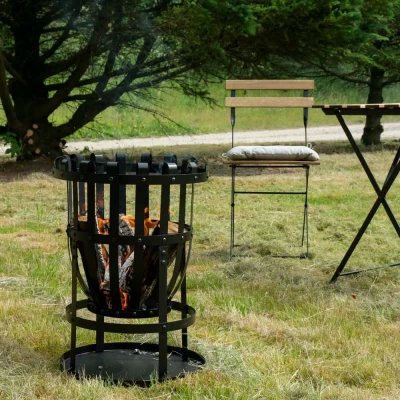 Mooie vuurkorf met grillrooster voor in de tuin of op het terras. Jordan Vuurkorf