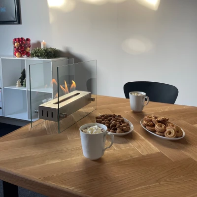 Kensington - Tafelhaard met grote glazenplaten | bioethanolhaard-shop.nl Tafel biohaard in glas met een stalen brander. Brandtijd: 2-3 uur. Maat: H: 28 x B: 35 x D: 12 cm