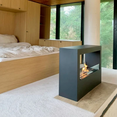 Biohaard in het zwart vrijstaand Vrijstaande zwarte biohaard